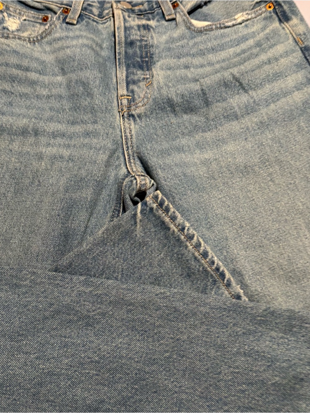 Universal Thread Light Wash Straight baggyLeg Jeans - Picture 2 of 8